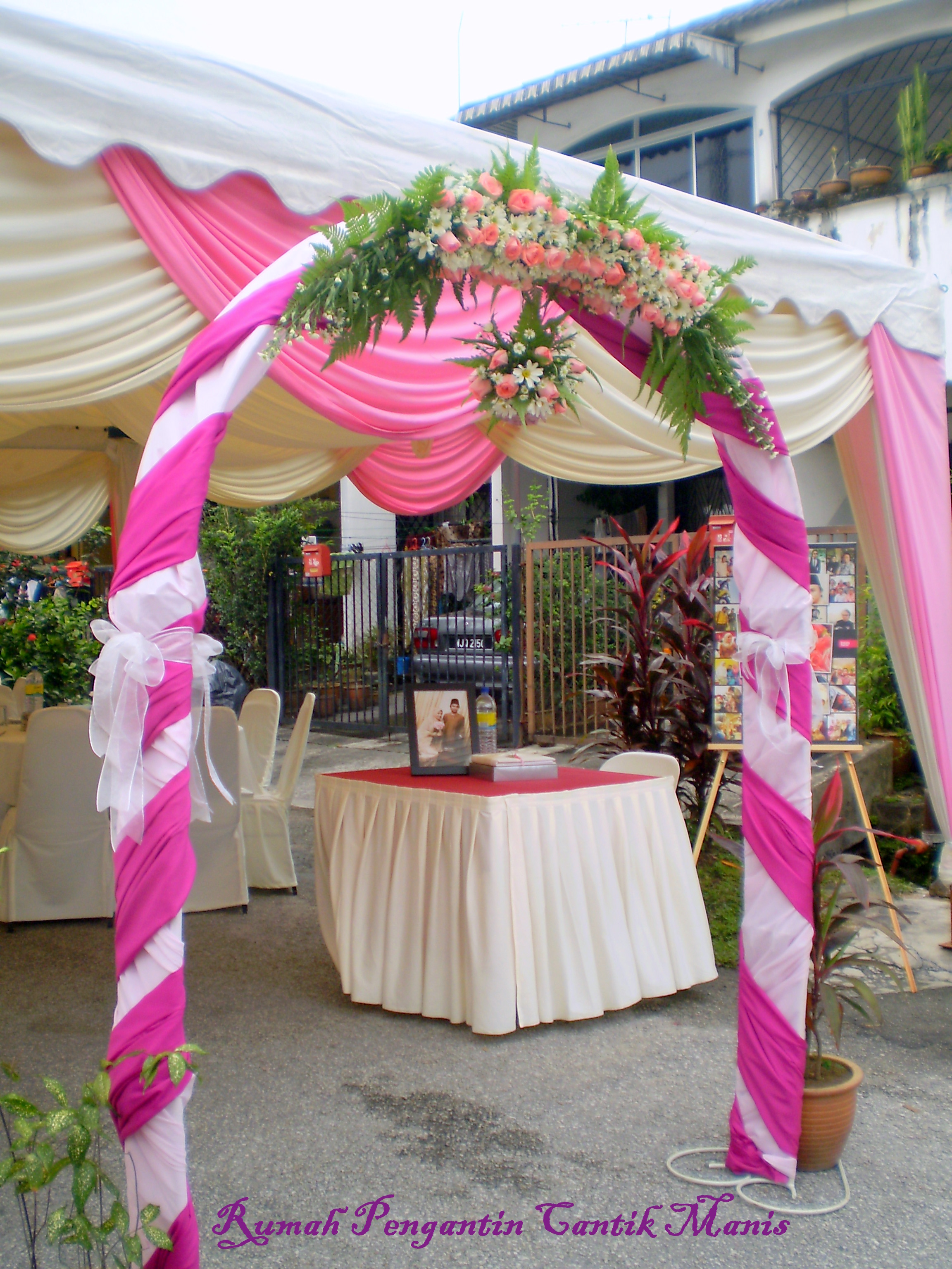 Pintu gerbang  Cantik Manis Bridal & Bouquet